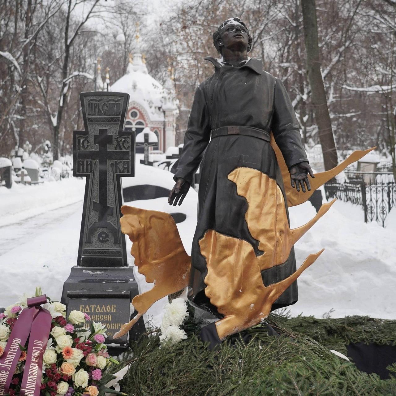 Юрист: «Гитана Леонтенко умерла дома. Обмякла и сползла с кресла. На теле были синяки — подумали, что ее била дочь»