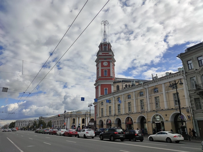 Троих гостей с Ближнего Востока недружелюбно встретили на Невском проспекте | Источник: Михаил Огнев / «Фонтанка.ру»