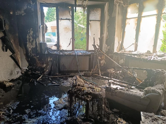 Так выглядело пространство внутри дома сразу после пожара | Источник: Константин Ж.