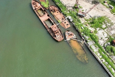 Госконтракт заключен для удаления затонувших судов в Томаринском районе