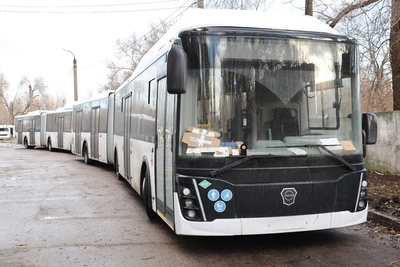 В Воронеж привезли автобусы-гармошки на 150 пассажиров