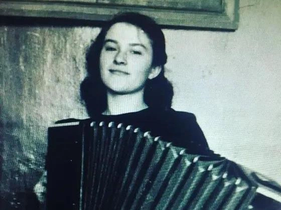 Маленькой Валентине и ее маме чудом удалось эвакуироваться | Источник: valentinatalyzina_official / Instagram (экстремистская организация, деятельность запрещена на территории РФ)