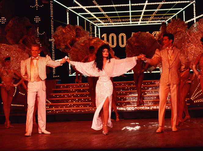что собой представляет парижское заведение moulin rouge