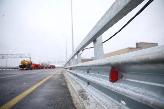 На мокрой дороге скорость лучше сбавить | Источник: Сергей Михайличенко / FONTANKA.RU