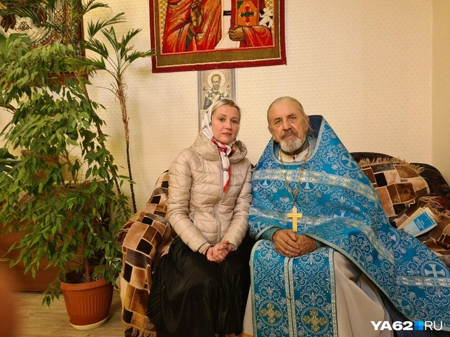 Отец Василий очень переживает за старшее поколение | Источник: Светлана Коновалова / YA62.RU