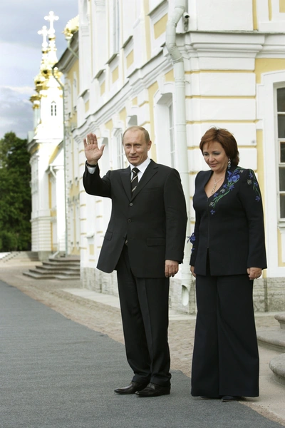 Каким был 2006 год: свадьба Алсу, авария Канделаки, материнский капитал