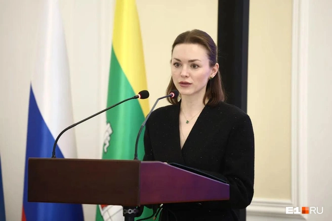 Спикер Гордумы Анна Гурарий доложила собравшимся, что сегодня они назначили нового мэра | Источник: Владислав Лоншаков / Е1.RU