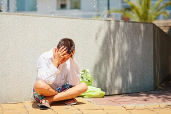 «Чувствую себя ненужным. Было два близких человека — но один умер, а другая забыла обо мне»