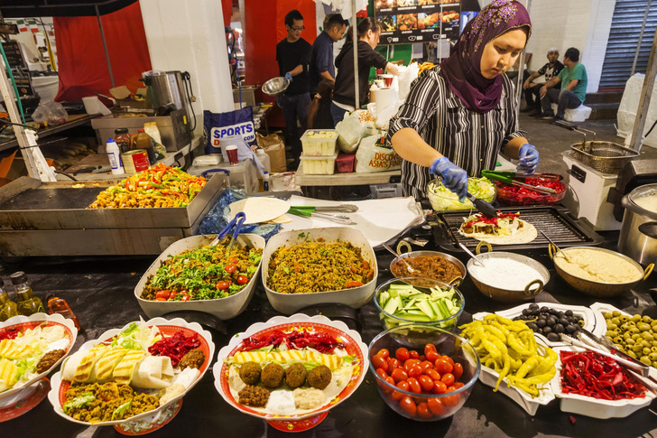 Неспешный фастфуд: 8 уличных блюд Израиля, которые готовят и едят медленно