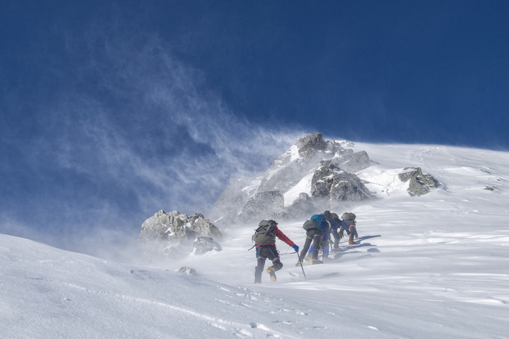 Пять альпинистов погибли, восемь находятся в тяжелом состоянии. Трагедия на Эльбрусе