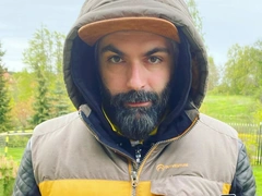 Дмитрий Исхаков приехал в загородный дом, где сейчас живет Полина Гагарина