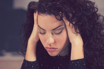 «Чавканье некоторых людей доводит до потери контроля: могу себя избить в приступе. Это мисофония?»