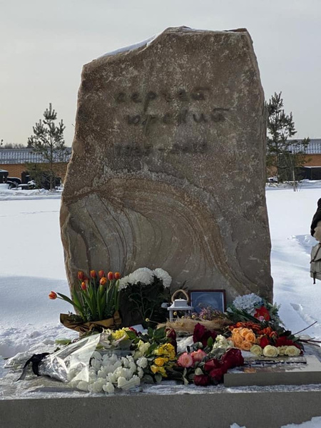 На могиле Сергея Юрского установили памятник