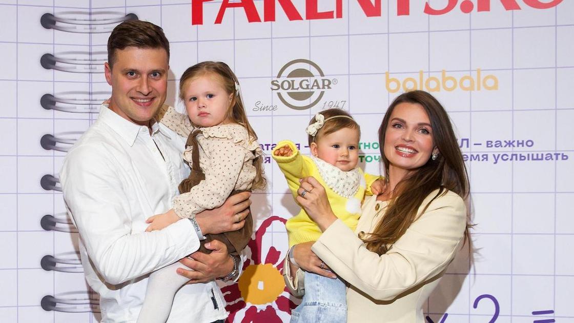 Анастасия Решетова, Елена Кулецкая, Аделина Сотникова и другие звездные родители посетили паблик-ток Back to School