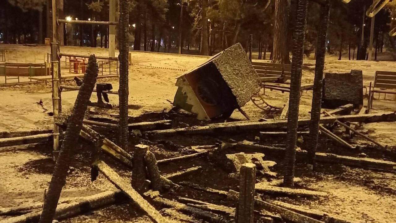 В Тольятти задержали подозреваемого в поджоге детской площадки