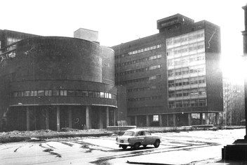 Вид на здание с проспекта Сахарова | Источник: Главархив Москвы
