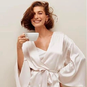 Снова невеста? Хейли Бибер снялась в свадебном кампейне Victoria’s Secret