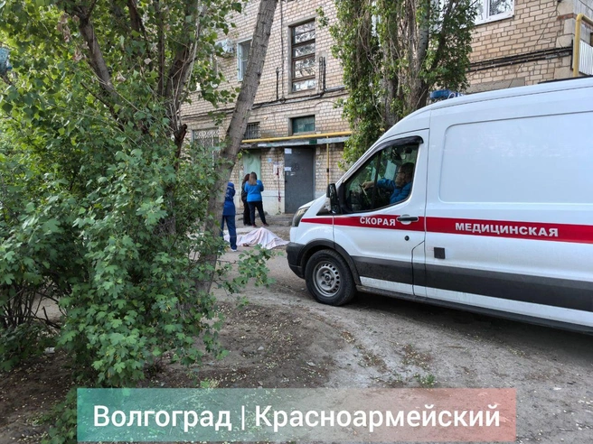 Медикам лишь оставалось констатировать смерть мужчины | Источник: Волгоград Красноармейский / Telegram