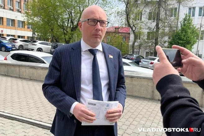 Геннадий Шульга оспаривает решение коллег в суде | Источник: Елена Буйвол / VLADIVOSTOK1.RU