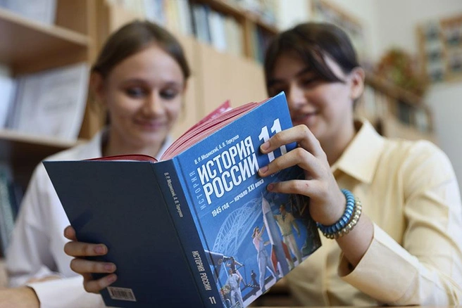 Поступающих в гуманитарные вузы обяжут сдавать ЕГЭ по истории. «Фонтанка» изучила современный вариант экзамена | Источник: Александр Река/ТАСС