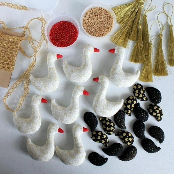 В основе каждой игрушки — ткань | Источник: Анастасия Арефьева