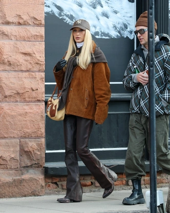 20 лучших выходов звезд в январе — от красных дорожек до стритстайла 20 лучших выходов звезд в январе — от красных дорожек до стритстайла