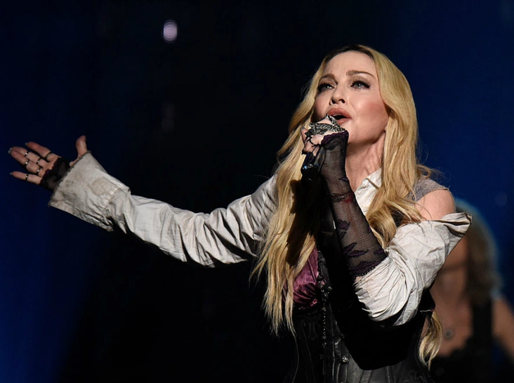 Мадонна во время выступления в Лос-Анджелесе, 29 марта 2015