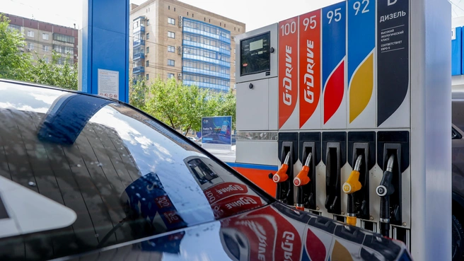 На заправке теперь вполне могут потребовать паспорт перед продажей топлива | Источник: Наталья Лапцевич / 74.RU