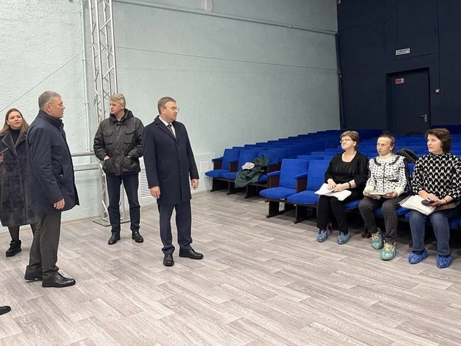 Местные жители рады долгожданному обновлению культурного центра | Источник: Максим Спиридонов