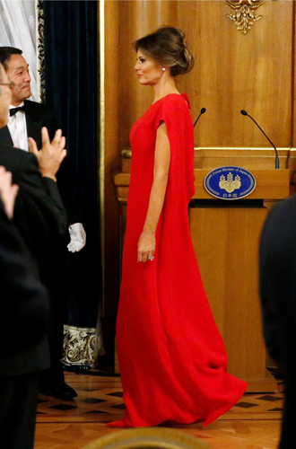 Дорогая Первая леди: сколько стоят наряды азиатского тура Мелании Трамп