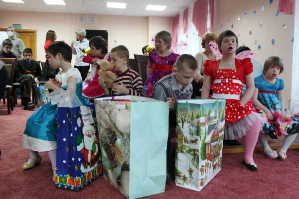 Студия «Непоседы» и фонд Ксении Алферовой и Егора Бероева «Я есть» поздравили особенных детей с Новым Годом