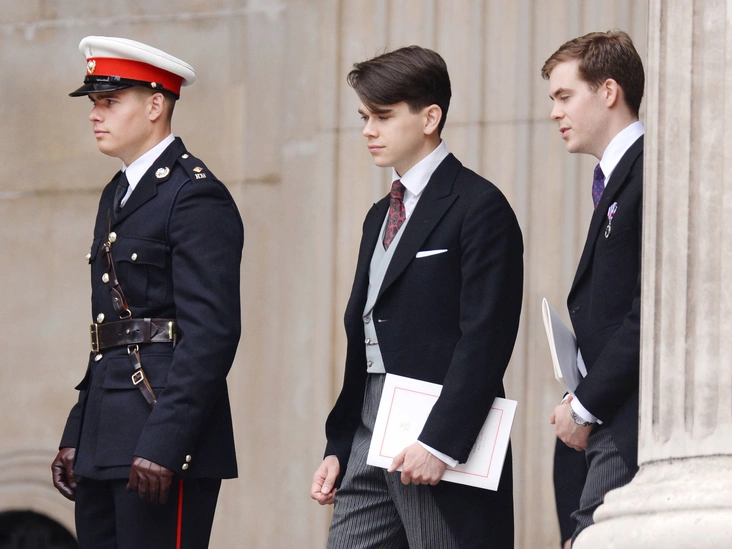 Самюэль Чатто (по центру), апрель 2022 года