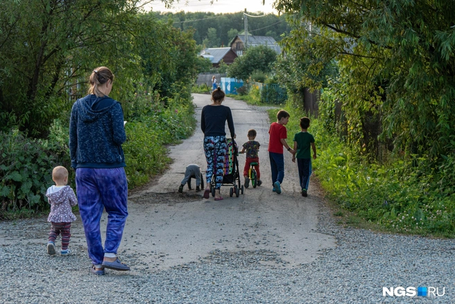 Психологи уверены: гиперопека опаснее, чем разумный риск | Источник: Александр Ощепков / NGS.RU