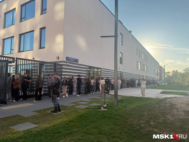На вход в некоторые УИК образовалась очередь | Источник: читатель MSK1.RU