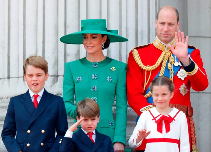 Принц Уильям и Кейт Миддлтон с детьми | Источник: Соцсети