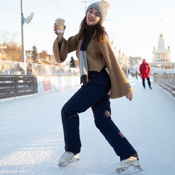 10 уютных бежевых свитеров как у Жени Медведевой