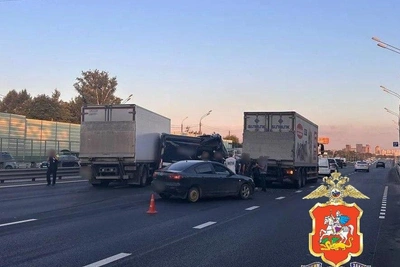 Пять машин столкнулись на Дмитровском шоссе в Подмосковье