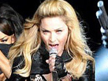 На все готова: Мадонна шокировала фанатов голой грудью