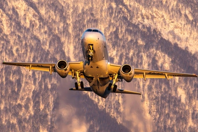 Споттер из Волгограда заснял взлет Суперджета в Сочи