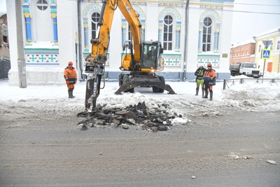 Авария в Архангельске: дорогу разрыли, асфальт отложили