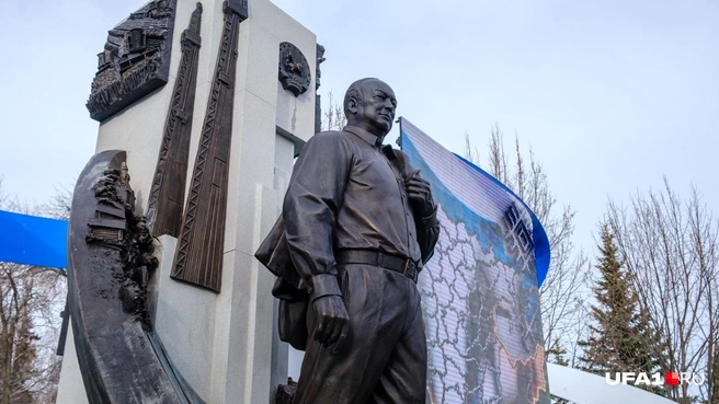 Памятник Рахимову, который установили в Уфе в 2024 году | Источник: Булат Салихов / UFA1.RU