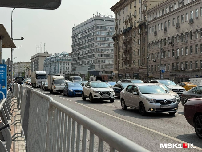 Показываем, к чему привело обрыв проводов из-за ДТП | Источник: Вера Борисова / MSK1.RU