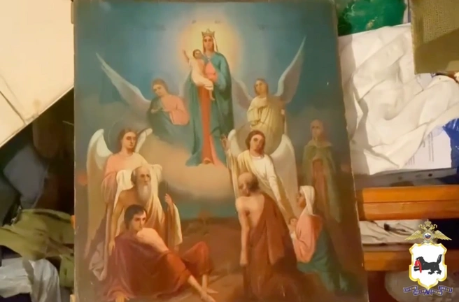 Прихожанка стащила старинную икону XIX века из храма в Ново-Ленино | Источник: ГУ МВД России по Иркутской области / T.me