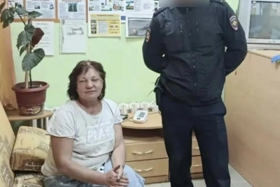 Полицейские нашли заблудившуюся в лесу женщину