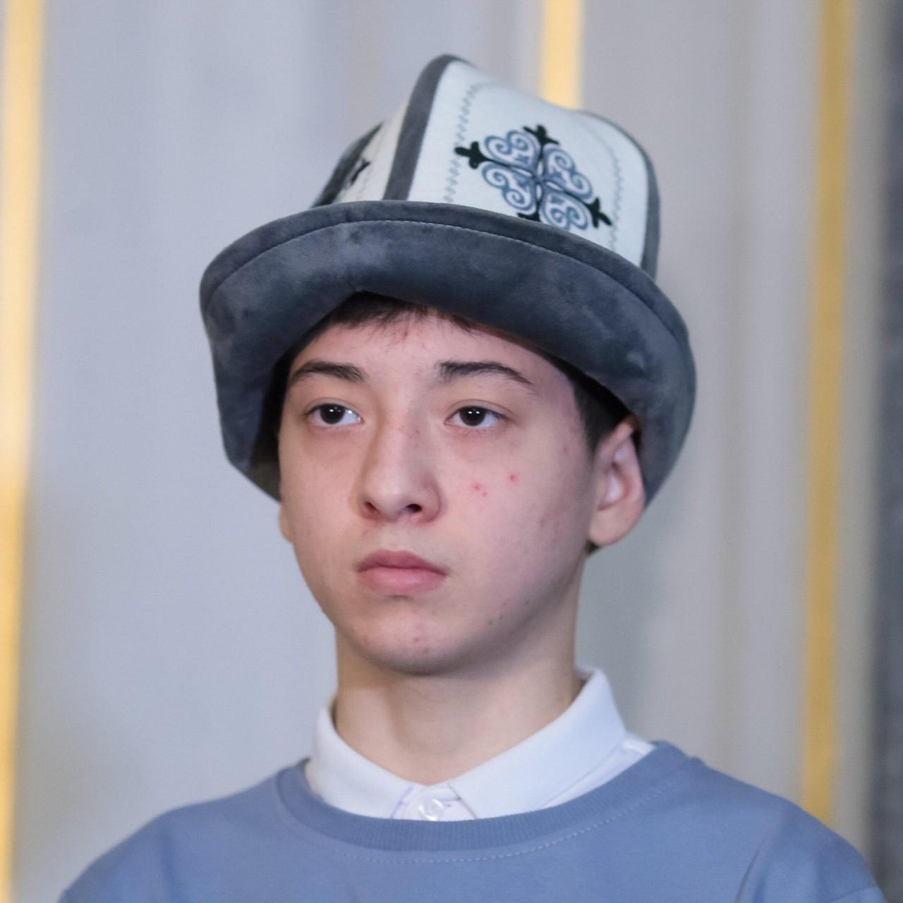 «Коплю деньги, чтобы закрыть долги»: как живет гардеробщик Ислам Халилов, выведший из горящего «Крокуса» более 100 человек