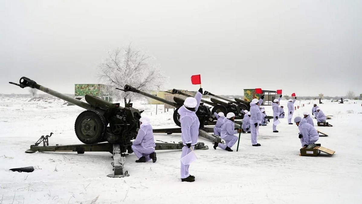 Под Самарой военные отрепетировали праздничный салют ко Дню защитника Отечества