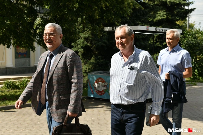 В августе 2022 года Вадима Белоусова приговорили 10 годам тюремного заключения и штрафу в 500 миллионов рублей. На суд политик явился, а вот на оглашение приговора — уже нет. Сейчас бывший депутат Госдумы находится в федеральном розыске | Источник: Артем Устюжанин / MSK1.RU