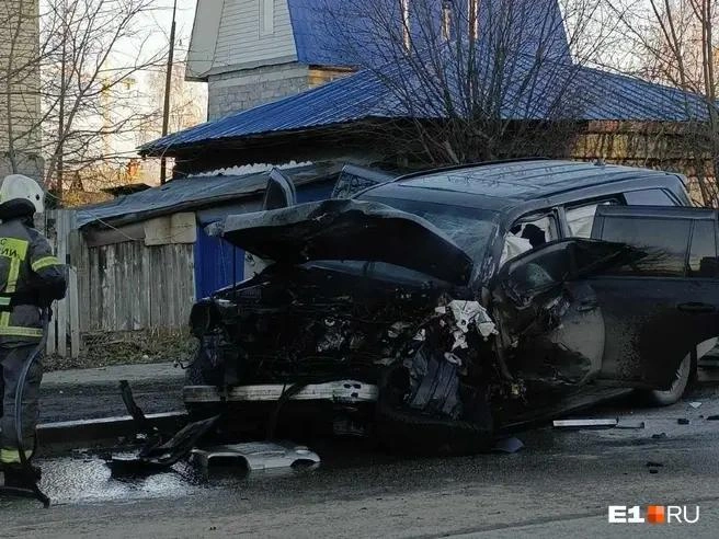 Lexus, которым управлял Гаренских, выехал на встречную полосу и протаранил BMW | Источник: читатель E1.RU