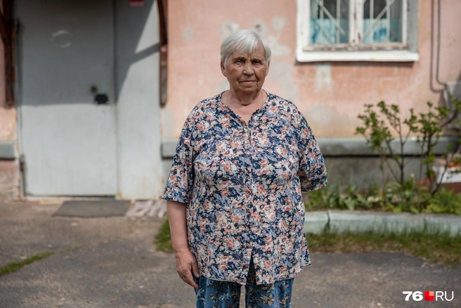 Тамара Свиткова не прочь переехать из старого дома | Источник: Александр Куренной / 76.RU