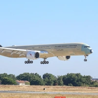 Новый лайнер Airbus установил рекорд продолжительности беспосадочного перелета: сможете угадать, сколько он провел в воздухе?